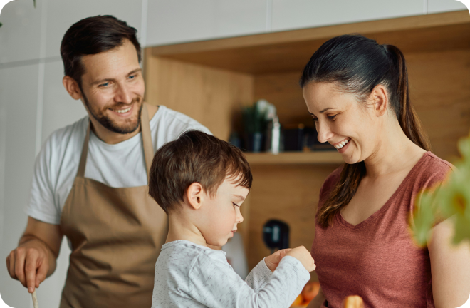Photo of an expat family in the kitchen in Italy smiling