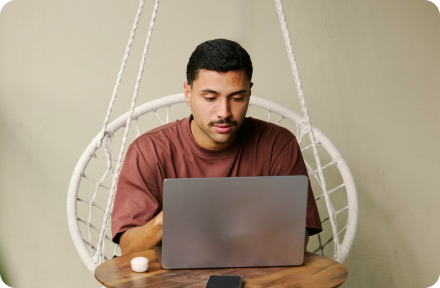 An expat working as a freelancer in France.
