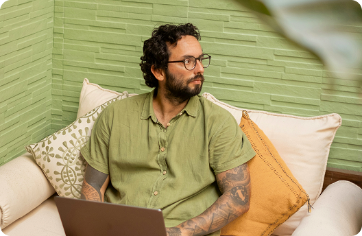 Digital nomad working in Italy